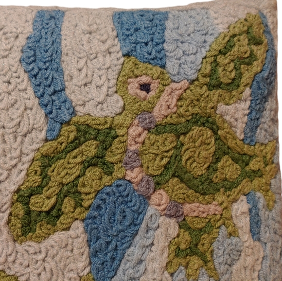 Jellybean Needle Work Pillow Sea Turtles 16" X 16" - Picture 3 of 4